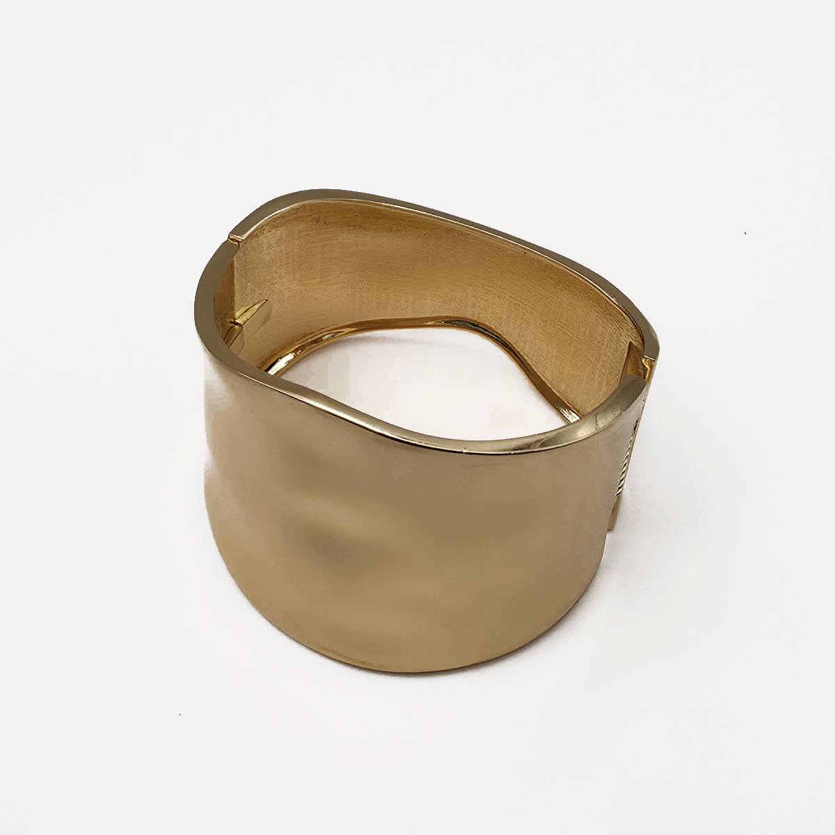 pulsera metálica ondulada