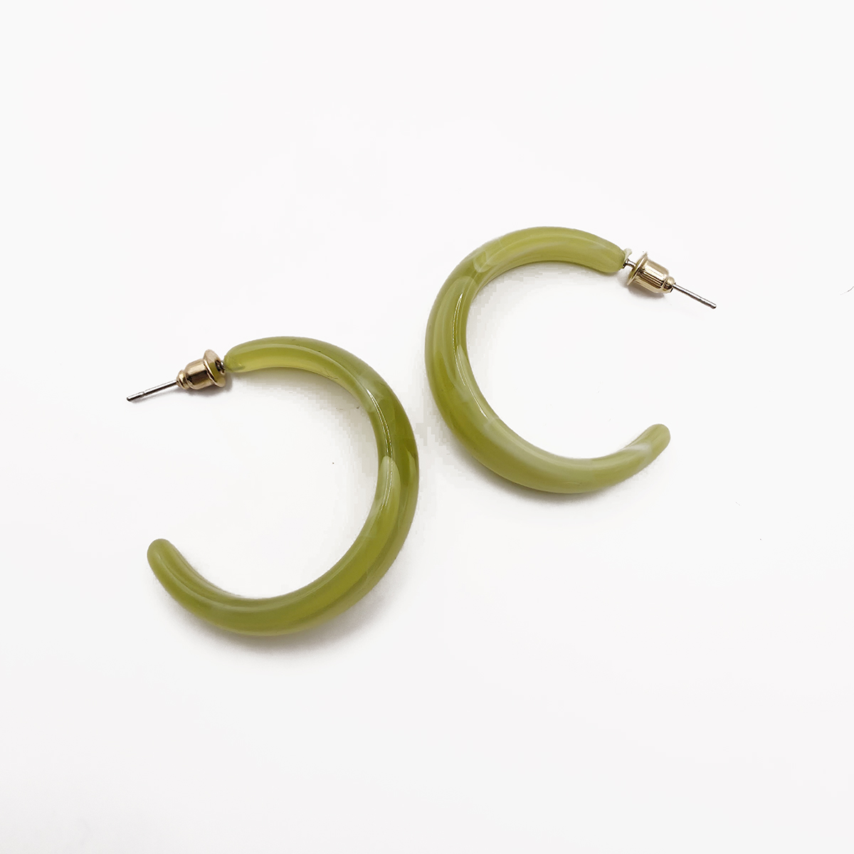 Aros argollas verde brillante en resina