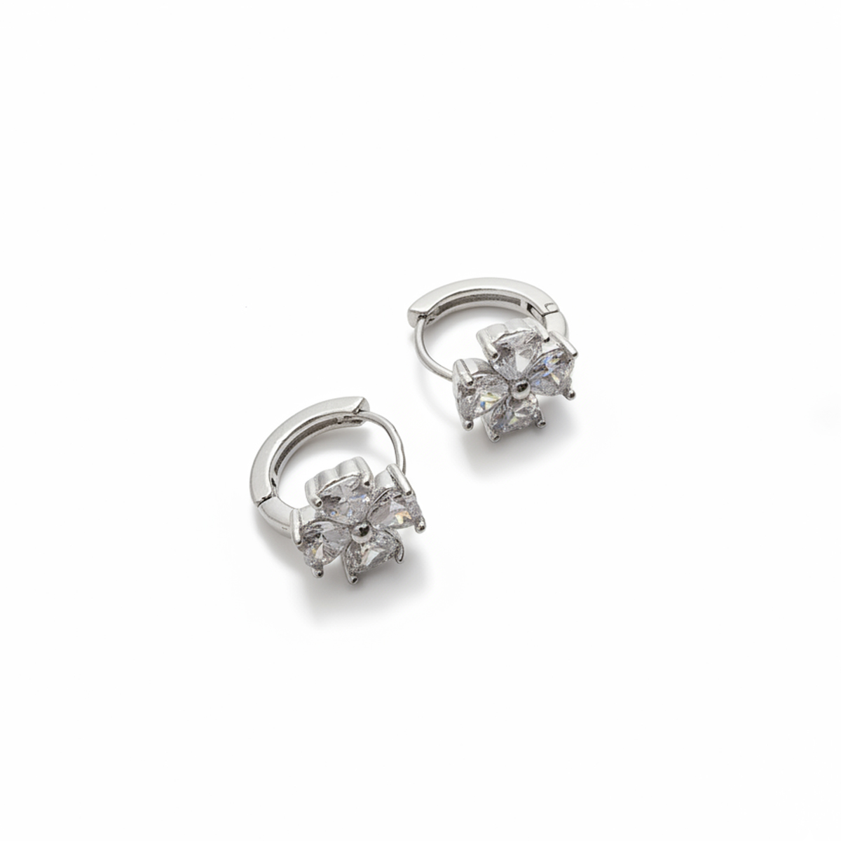 Aros con flor brillantes